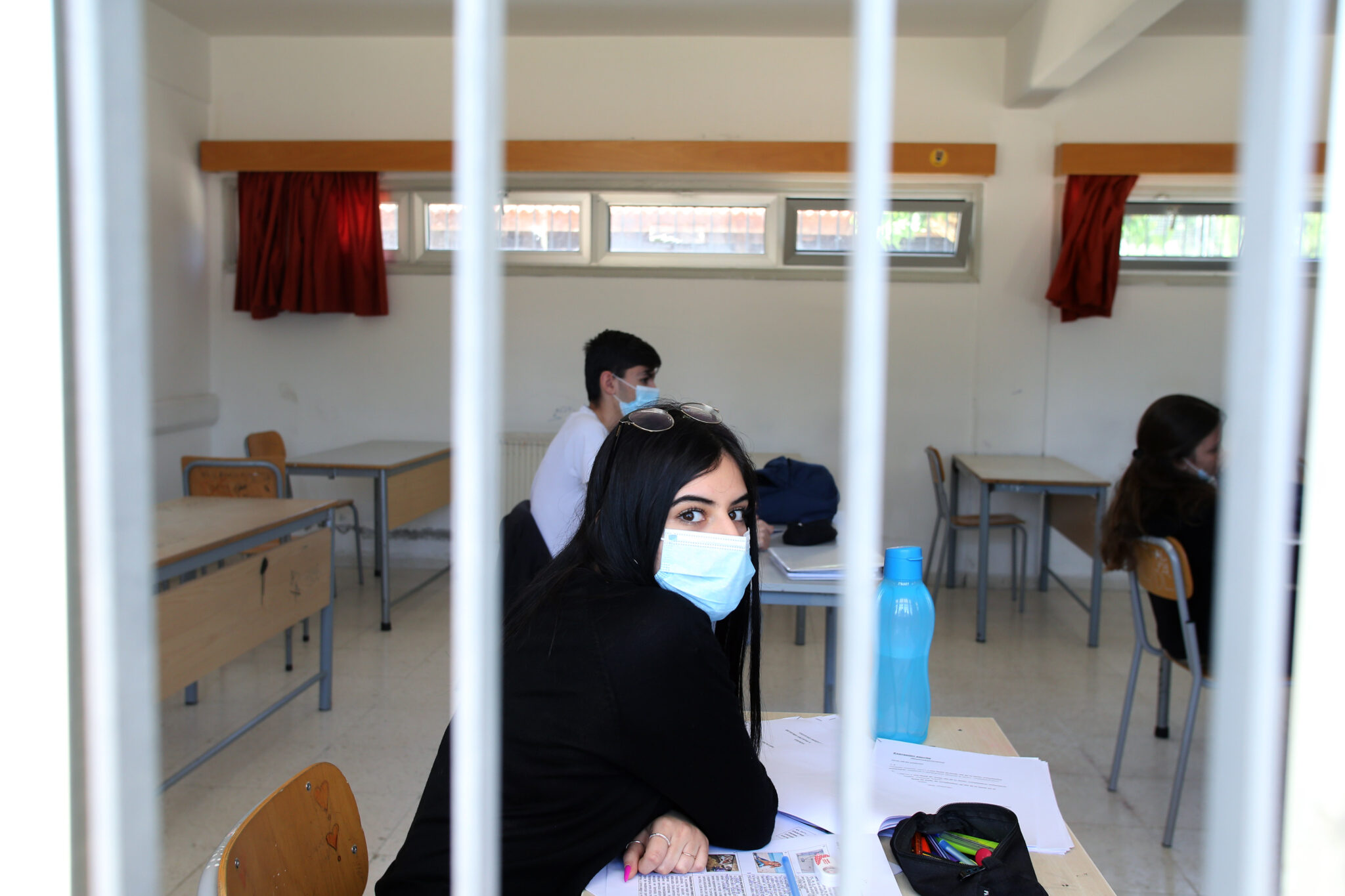 Δυο σχολές σκέψης για την επιστροφή όλων των μαθητών στα θρανία (ΒΙΝΤΕΟ)