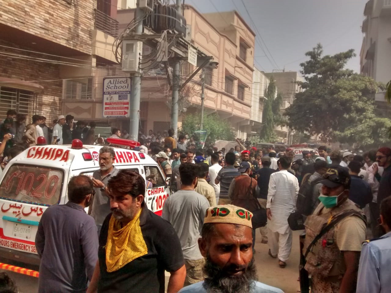 Πακιστάν: Εικόνες χάους στην περιοχή όπου συνετρίβη αεροσκάφος (ΒΙΝΤΕΟ&ΦΩΤΟ)