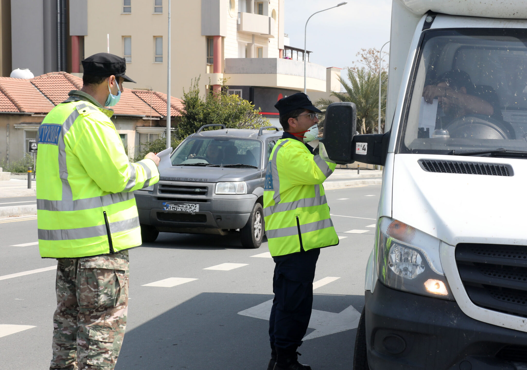 Ενενήντα πέντε καταγγελίες από την Αστυνομία τη νύχτα της Κυριακής