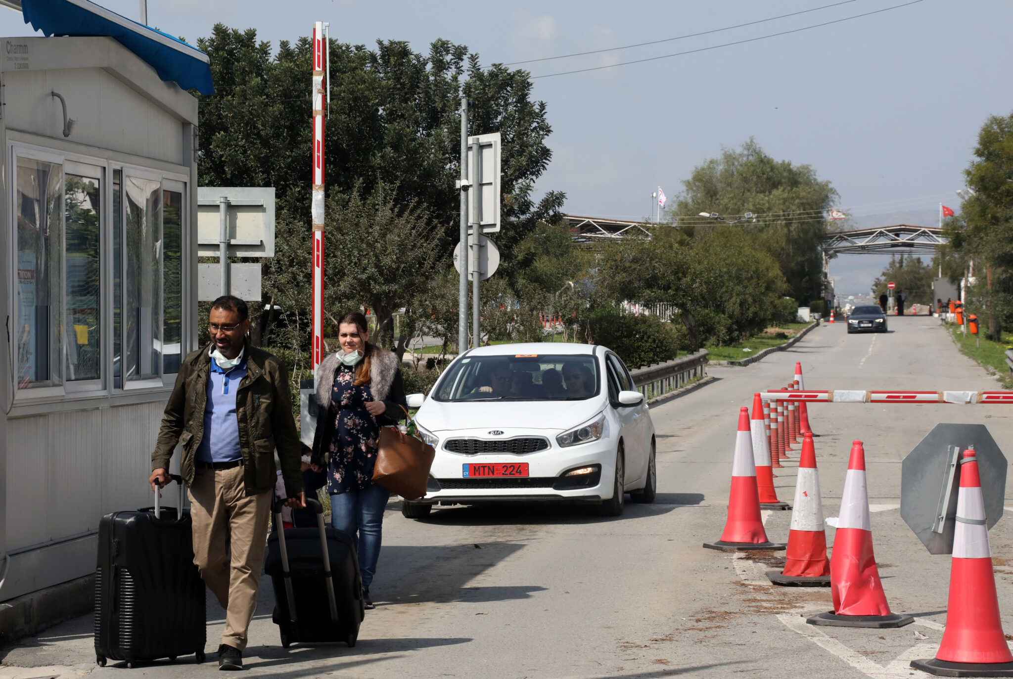 "Άνευ αντικειμένου" η όποια απόφαση της κυβέρνησης για άνοιγμα οδοφραγμάτων