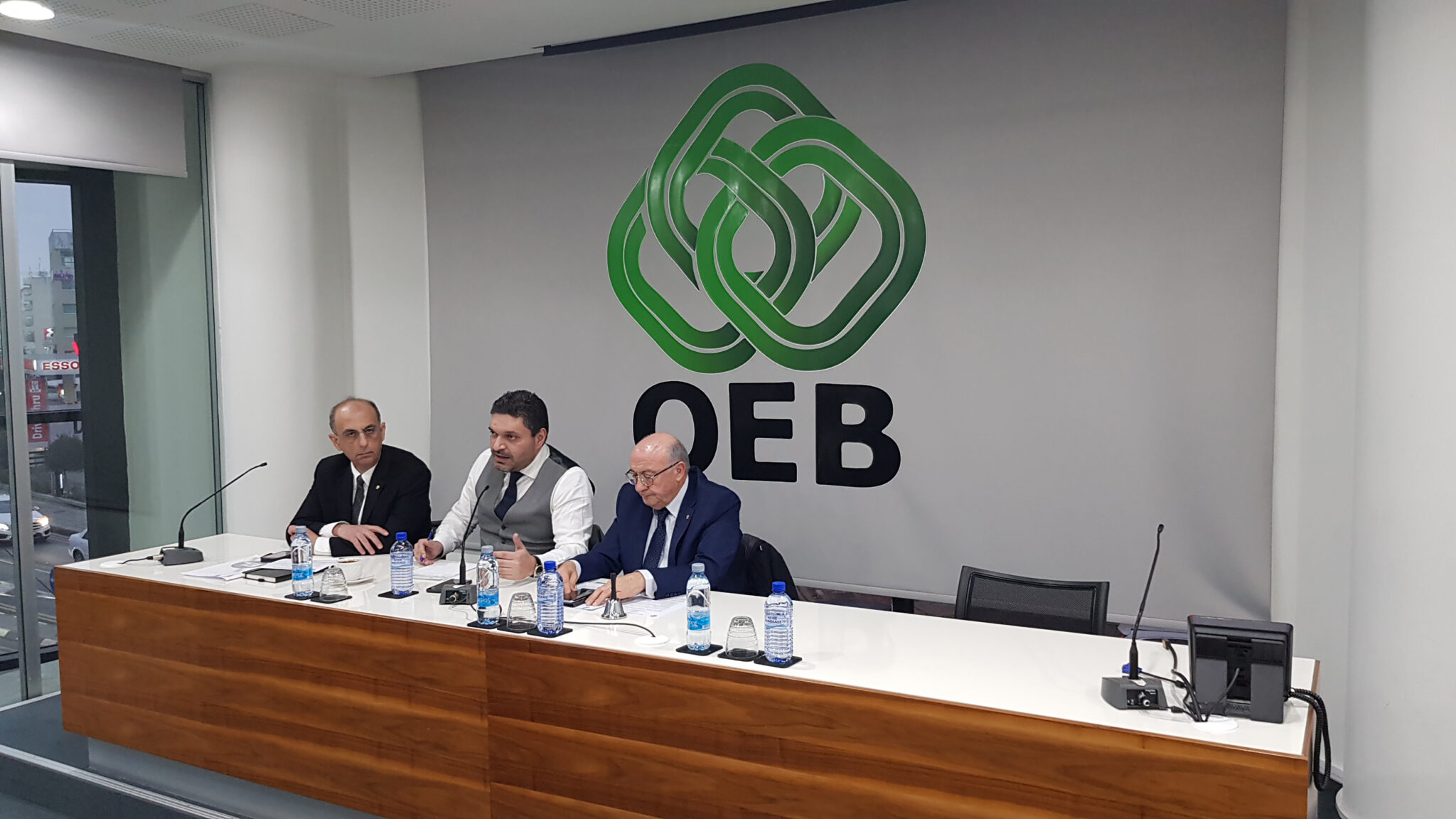 "Είμαστε ξυπόλητοι. Κι εσείς το συζητάτε 60 μέρες"