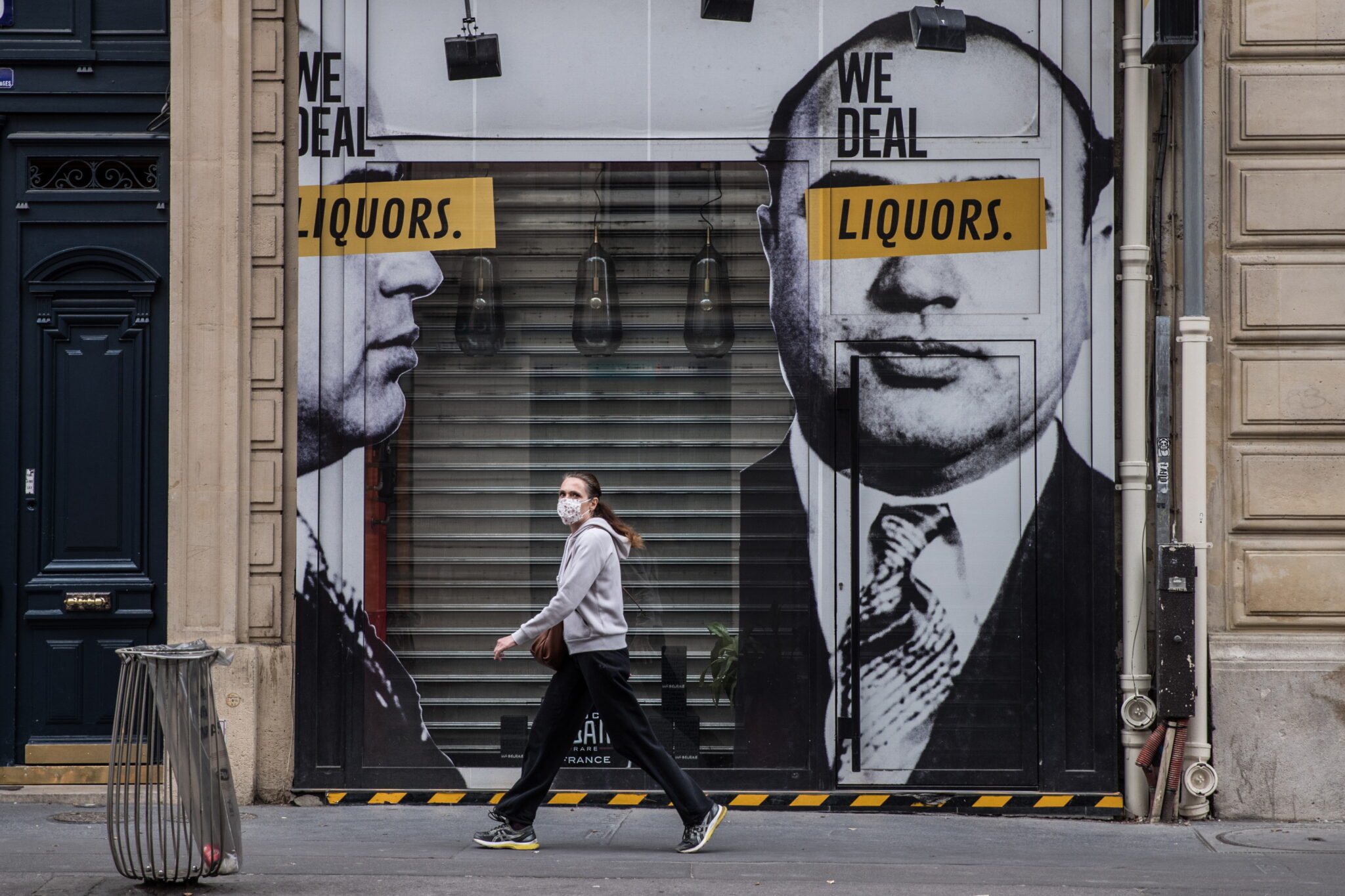 Οι Ευρωπαίοι επιστρέφουν σταδιακά στην καθημερινότητά τους (ΦΩΤΟ)