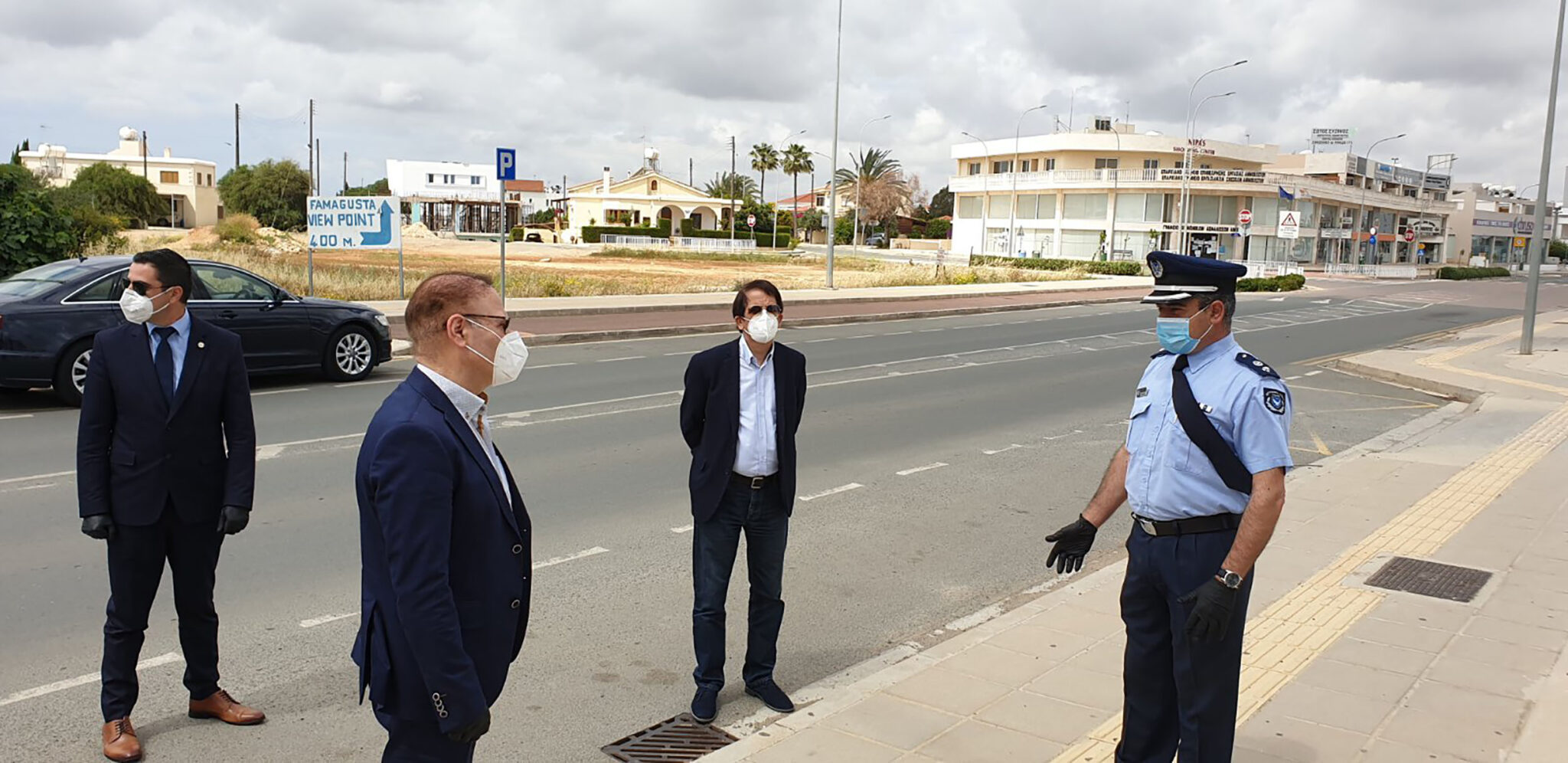 Mε ταμπέλες και μεγάφωνα θα καλεί η Αστυνομία τους πολίτες να τηρούν αποστάσεις