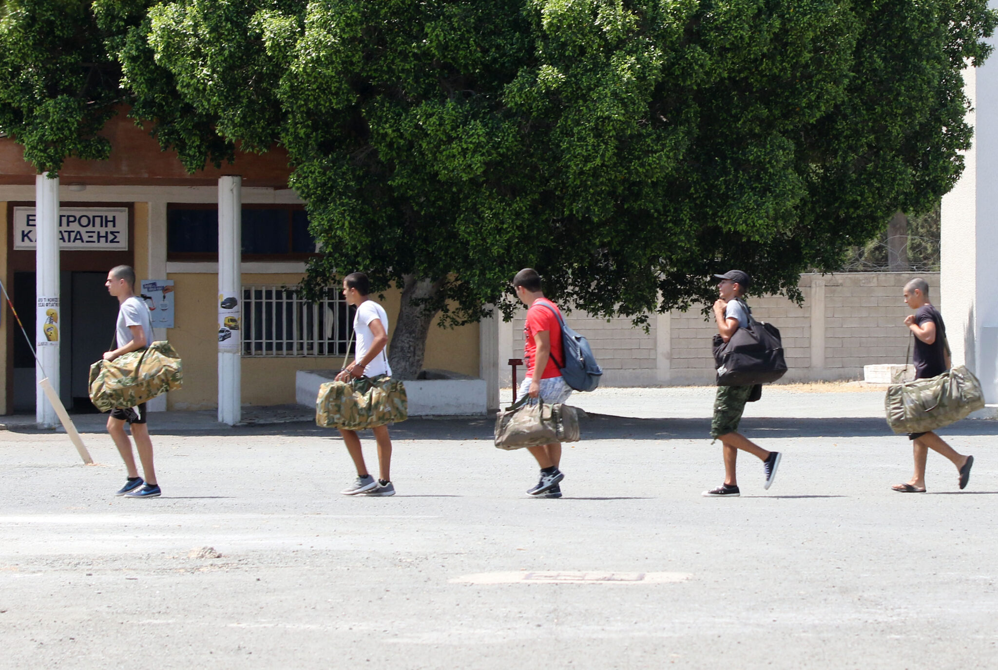 Στο #χακί με ένα κλικ: Η καμπάνια του ΥΠΑΜ για την κατάταξη νεοσυλλέκτων