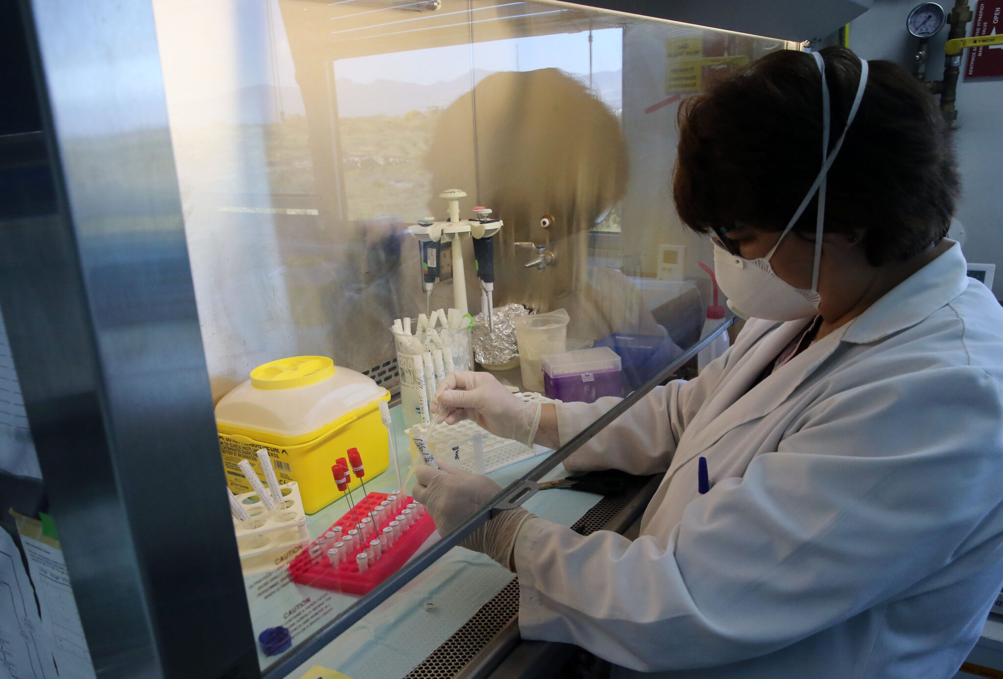 Πρώτη μοριακή εξέταση για τον κορωνοϊό στα εργαστήρια του ΓΝ Πάφου