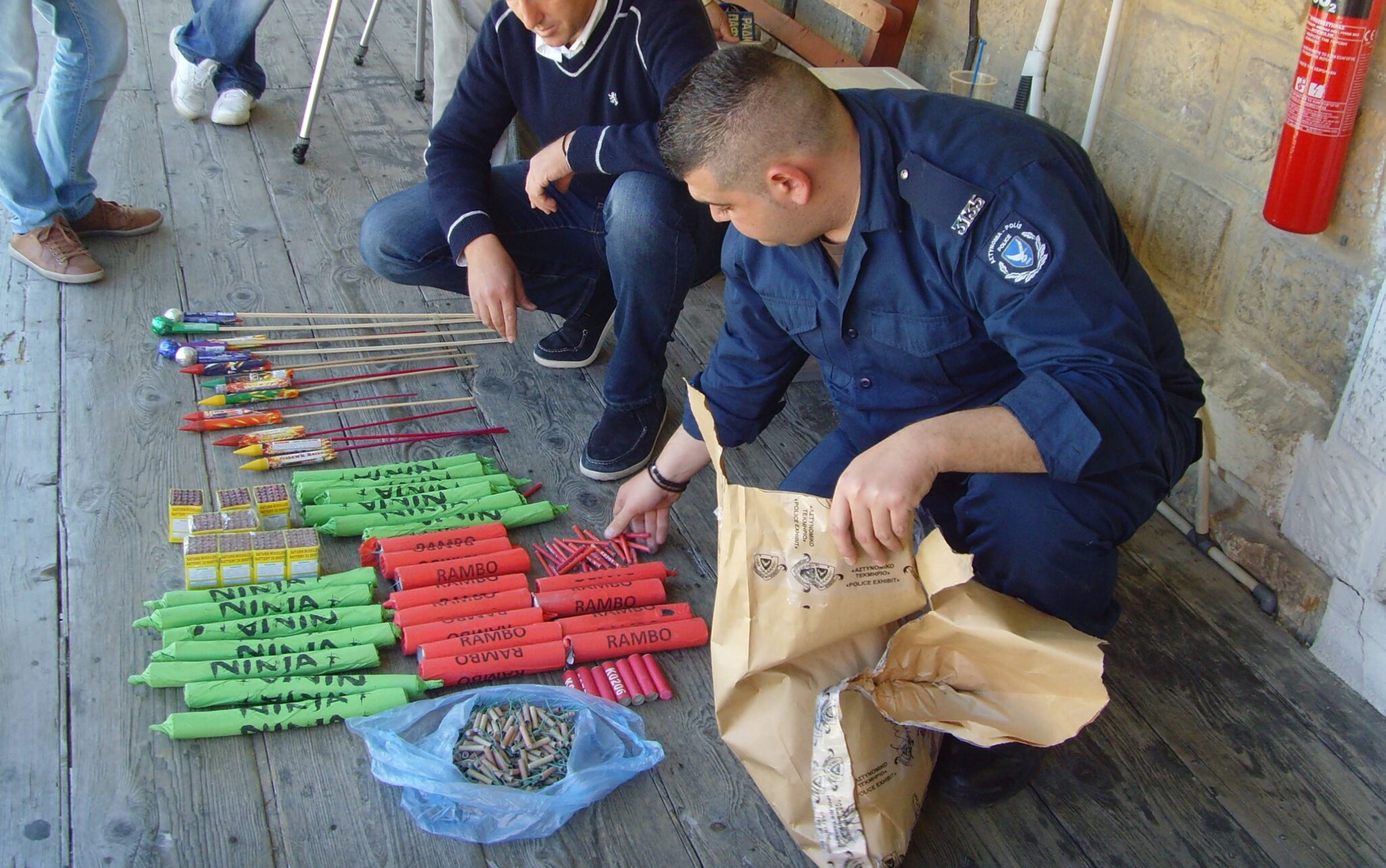Περισσότερες από 5,000 κροτίδες εντόπισαν οι Αρχές σε ανοιχτό χώρο στη Λευκωσία