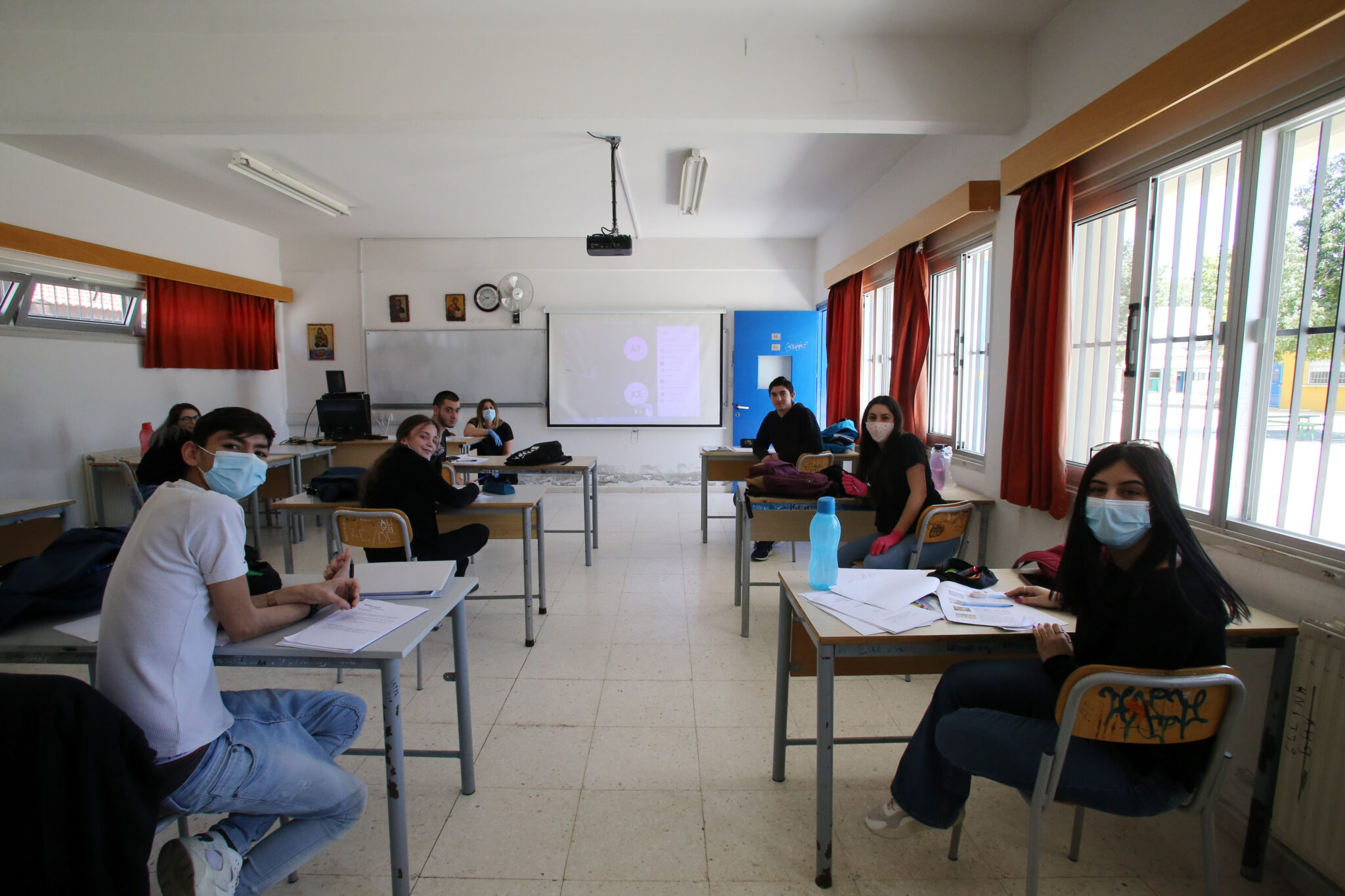 "Εν τω μέσω της νυκτός" άλλαξε η απόφαση για θερμομέτρηση μαθητών λέει η ΟΕΛΜΕΚ