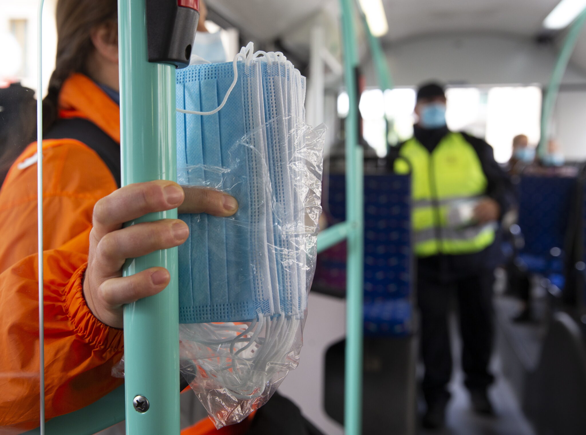 ΦΩΤΟ: Αυτές είναι οι πέντε ακατάλληλες μάσκες που κυκλοφορούν στην αγορά