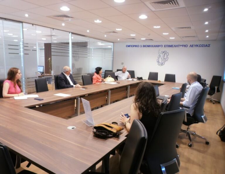 Συνάντηση ΕΒΕΛ και ΕΤΑΠ με την κοινοπραξία λεωφορείων Λευκωσίας