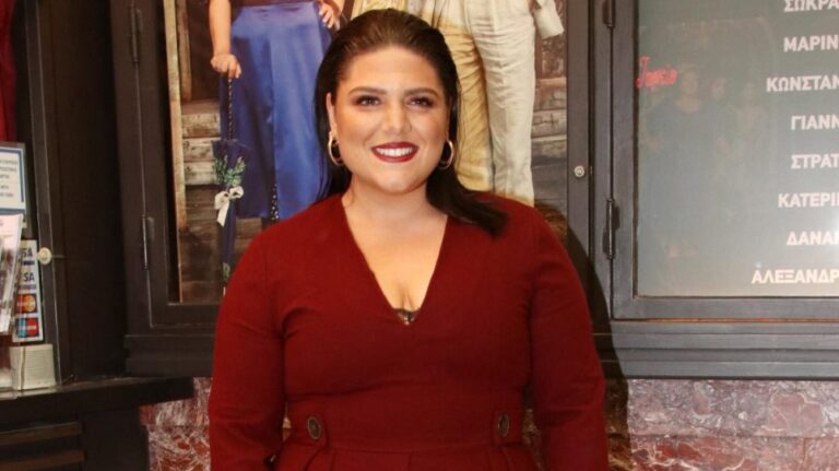 Αγνώριστη η Δανάη Μπάρκα! Έγινε κατάξανθη και με αυστηρό…καρέ (ΦΩΤΟ)