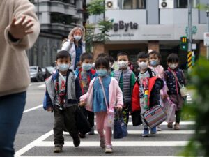 Άνοιγμα των σχολείων: Πώς το έκαναν σε άλλες χώρες;