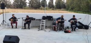 Φοιτητές αποχαιρέτησαν την καραντίνα με τραγούδια και μελωδίες