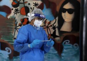 Περίπου 8.000 τεστ για κορωνοϊό διενεργήθηκαν μέχρι σήμερα στα σχολεία