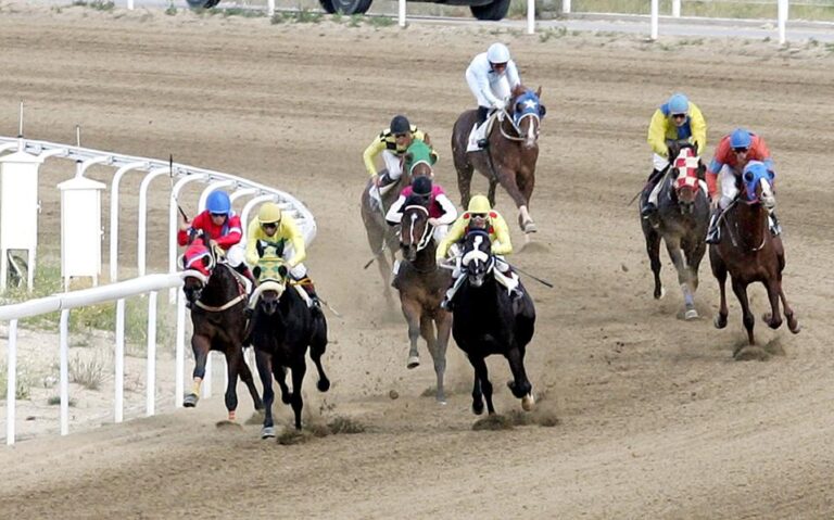 Επαναρχίζουν οι ιπποδρομίες χωρίς θεατές, λόγω της πανδημίας του κορωνοϊού