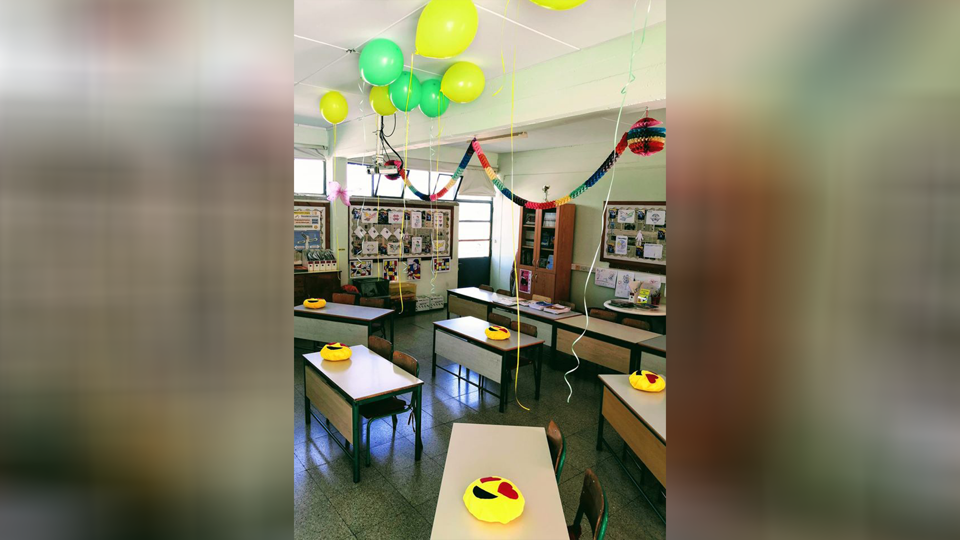 Στόλισε την τάξη με μπαλόνια και πολύχρωμες κορδέλες για να μετριάσει το "σοκ"