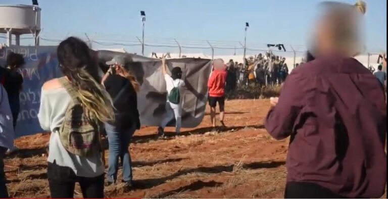 Διαμαρτυρία έξω από το "Πουρνάρα" από μέλη αντιφασιστικού κινήματος (ΒΙΝΤΕΟ)