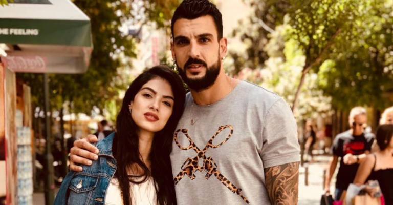 Κυριάκου – Μερκής: Ποζάρουν αγκαλιά στη παραλία με…ασορτί μαγιό (ΦΩΤΟ)