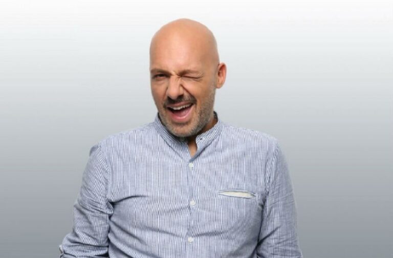 Αποκάλυψη Νίκου Μουτσινά: Άρχισε τις διαδικασίες για υιοθεσία παιδιού