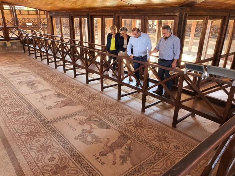 Αυτοψία Καρούσου στην "πρεμιέρα" των αρχαιολογικών χώρων και μουσείων (ΒΙΝΤΕΟ)