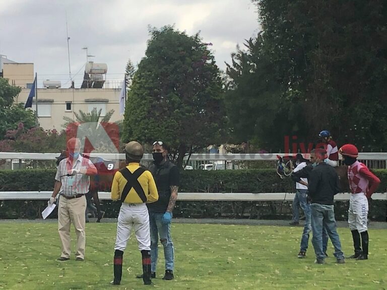 ΦΩΤΟ: Με μάσκες, γάντια και αποστάσεις από σήμερα οι κούρσες στον Ιππόδρόμο