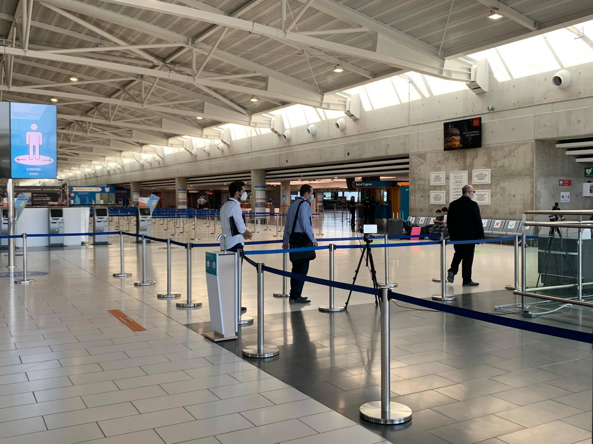 Υποδέχεται τους πρώτους επιβάτες και επιτηρεί διαδικασίες ο Καρούσος (ΒΙΝΤΕΟ)