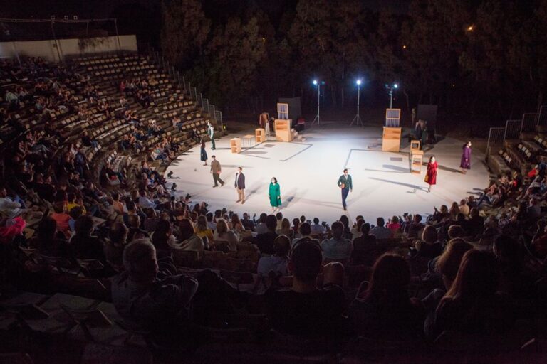 Έφοδος της Αστυνομίας σε παράσταση του ΘΟΚ