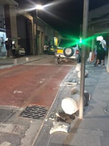 Πάφος: Παρολίγον τραγωδία όταν μεθυσμένος οδηγός "ανέβηκε" σε πεζοδρόμιο (ΦΩΤΟ)