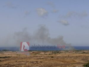 Ξέσπασε φωτιά εντός της νεκρής ζώνης στη Δερύνεια (ΒΙΝΤΕΟ&ΦΩΤΟ)