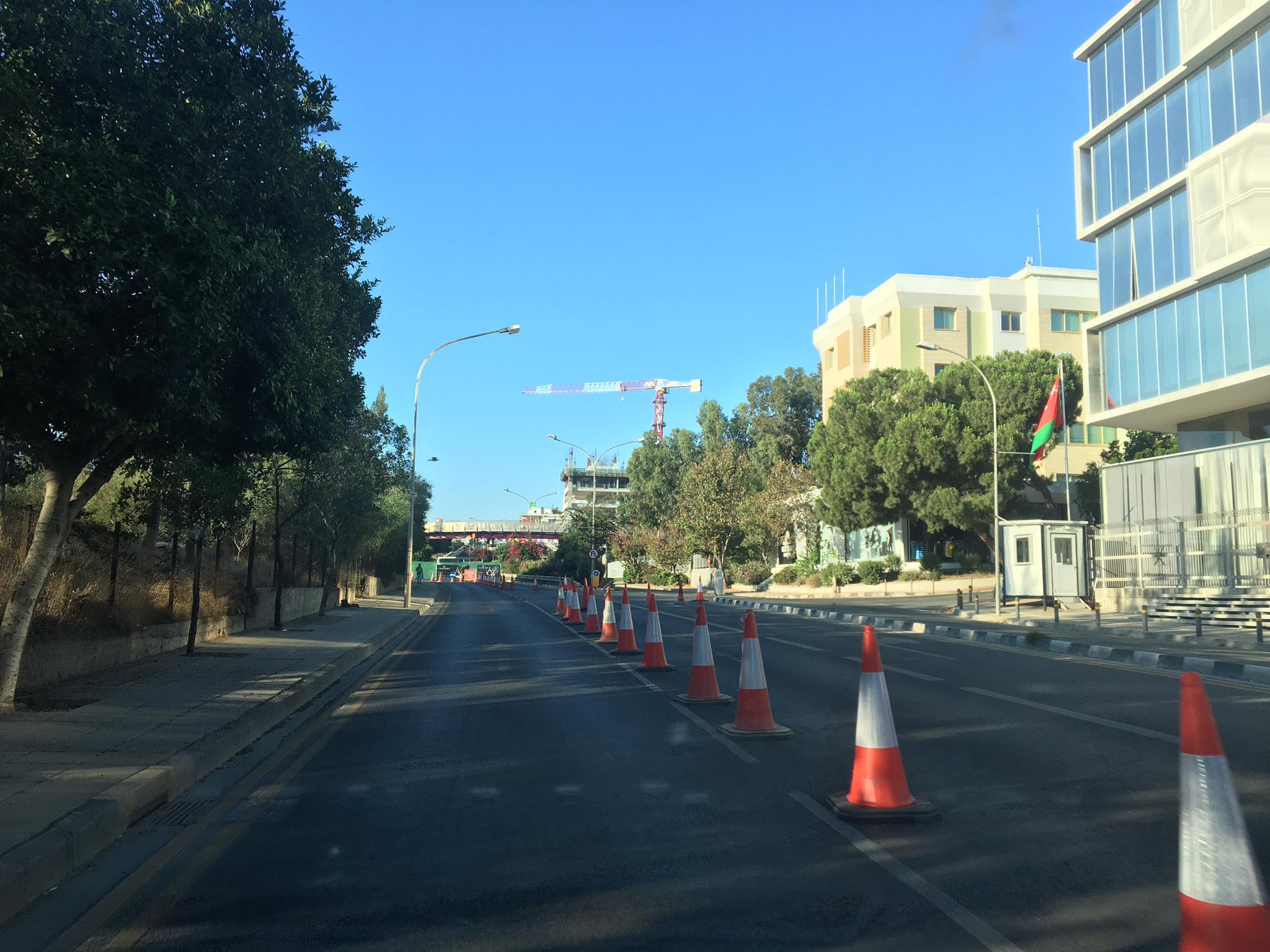 Κλειστό τμήμα της λεωφόρου Λεμεσού λόγω εργασιών στην πεζογέφυρα (ΦΩΤΟ)