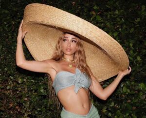 Ποιοι Κύπριοι σχεδιαστές "κρύβονται" πίσω από την sexy εμφάνιση της Φουρέιρα;