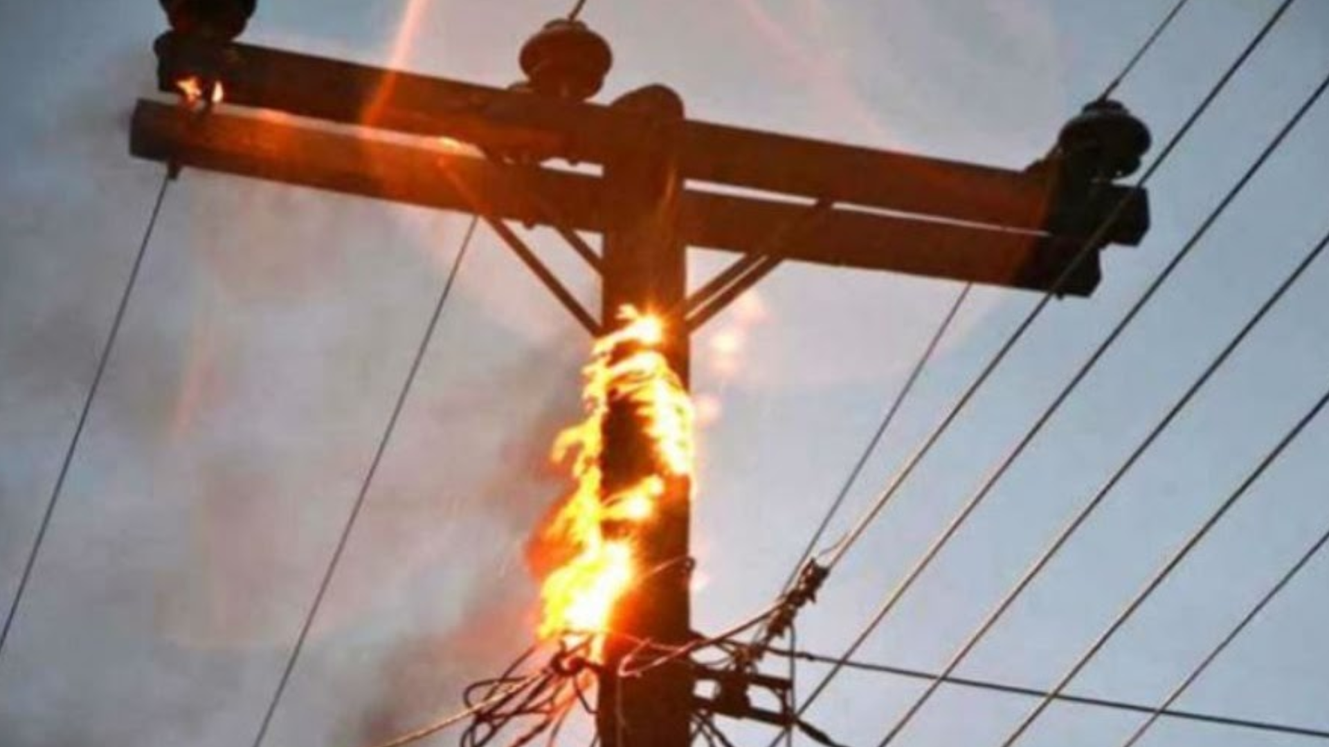 Ψάχνουν τους δράστες για τους εμπρησμούς σε κεραίες κινητής τηλεφωνίας