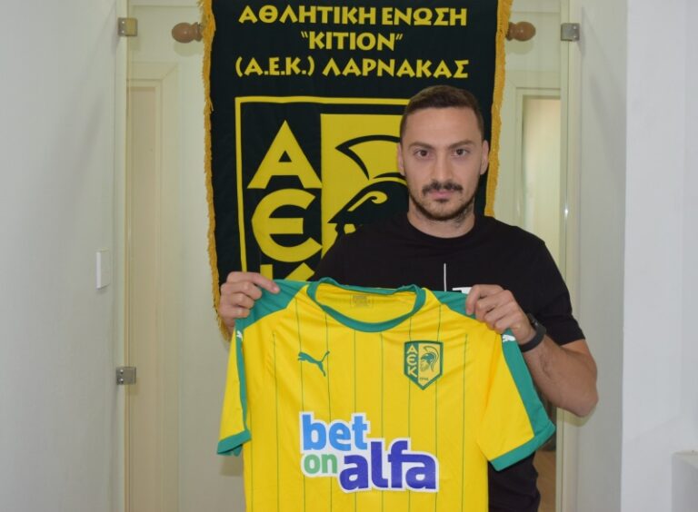 Επισημοποίησε την απόκτηση Μακρή η ΑΕΚ