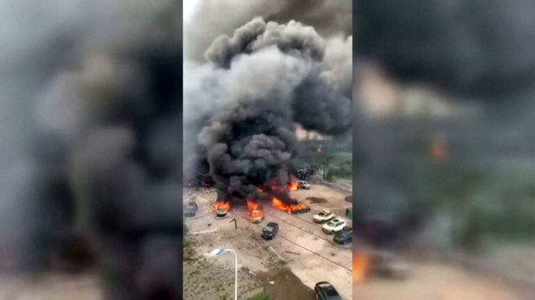 Η στιγμή της έκρηξης βυτιοφόρου σε αυτοκινητόδρομο της ανατολικής Κίνας