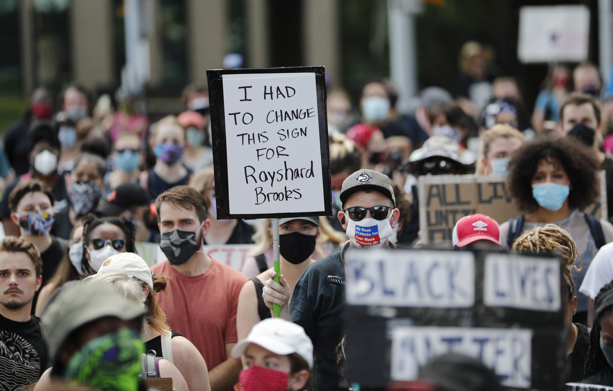 Στο «κόκκινο» ξανά οι ΗΠΑ μετά το θάνατο του 27χρονου Αφροαμερικανού Μπρουκς