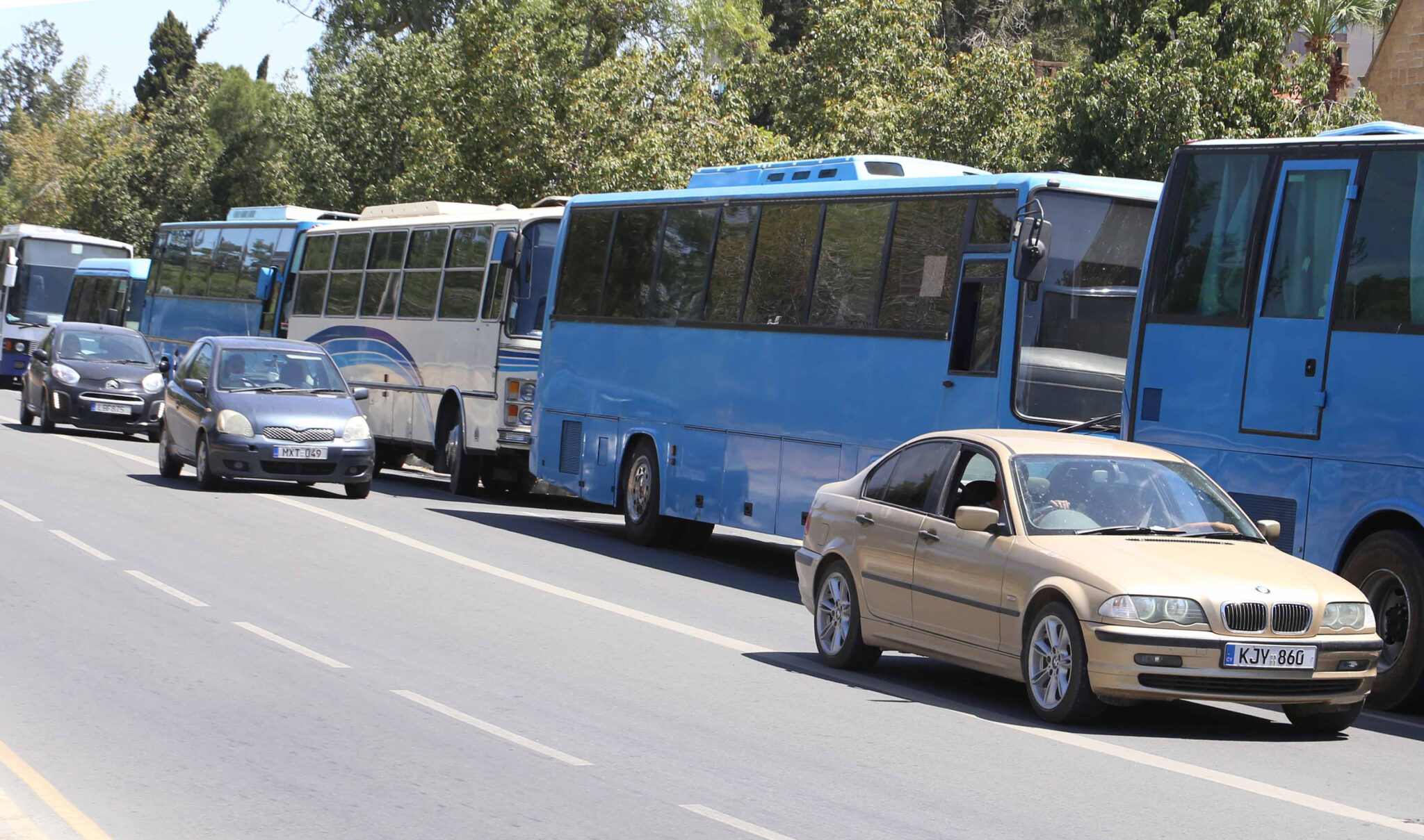 Με 100 λεωφορεία έξω από το Συνεδριακό οι οδηγοί στις δημόσιες μεταφορές