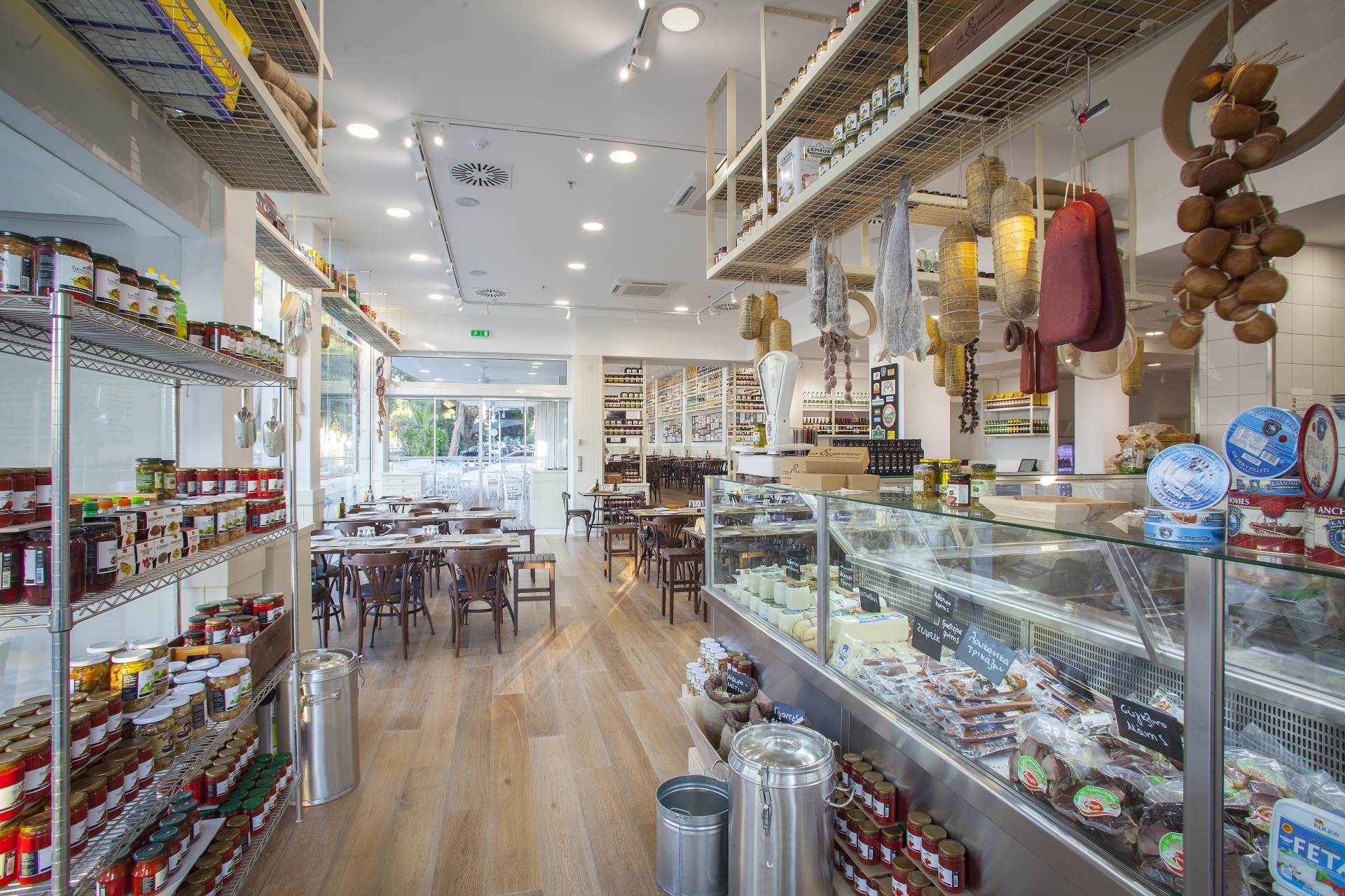 Το Ελληνικό Ουζομεζεδοπωλείο επιστρέφει και φέρνει το καλοκαίρι στην πρωτεύουσα