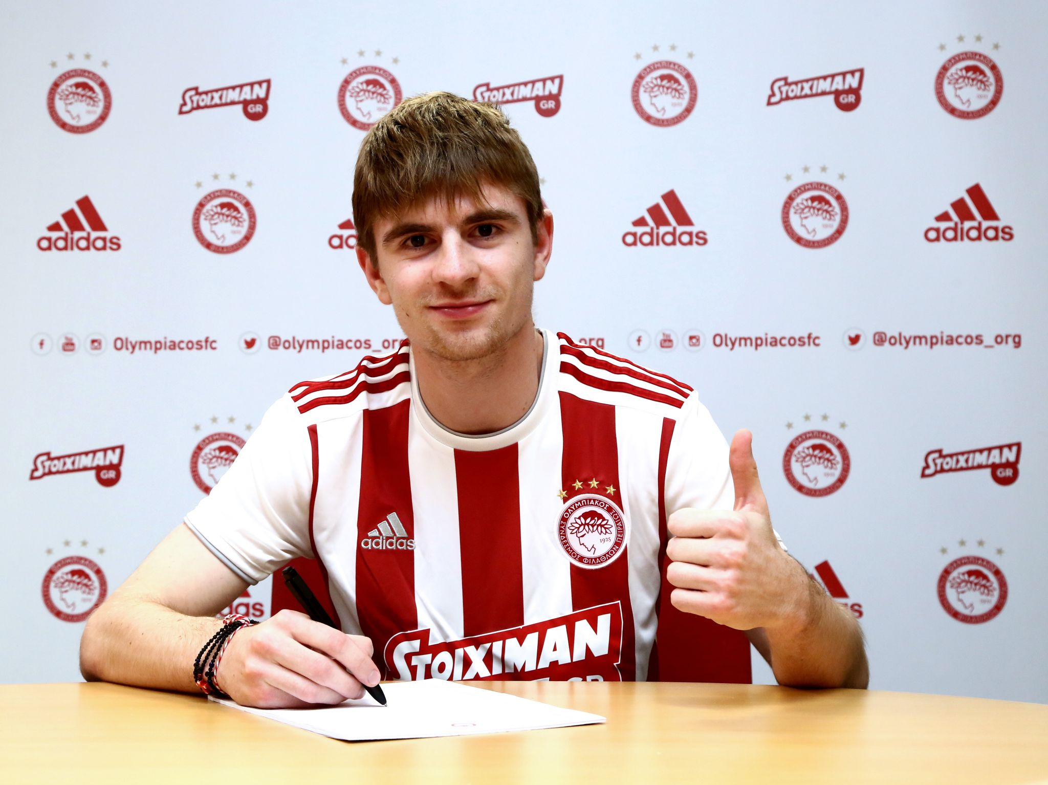 Επίσημο: Στον Ολυμπιακό ο Απόστολος Αποστολόπουλος (ΦΩΤΟ)