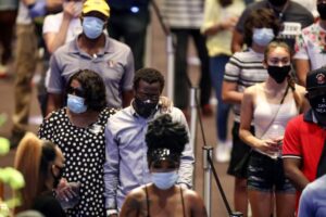 "Οι μαζικές συγκεντρώσεις μπορεί να μετατραπούν σε μια τεράστια οδό μετάδοσης"