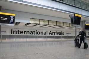 Δικαστική εξέταση της καραντίνας για αφίξεις ζητούν BA, EasyJet και Ryanair