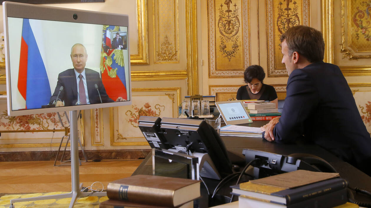 Τηλεδιάσκεψη Μακρόν – Πούτιν για συμφωνία γύρω από το ζήτημα της Λιβύης