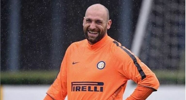 Δεν έχει παίξει ούτε σ' ένα παιχνίδι, κι όμως, έχει αποβληθεί δυο φορές