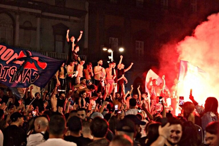 «Κάηκε» η Νάπολη μετά την κατάκτηση του κυπέλλου (ΒΙΝΤΕΟ)