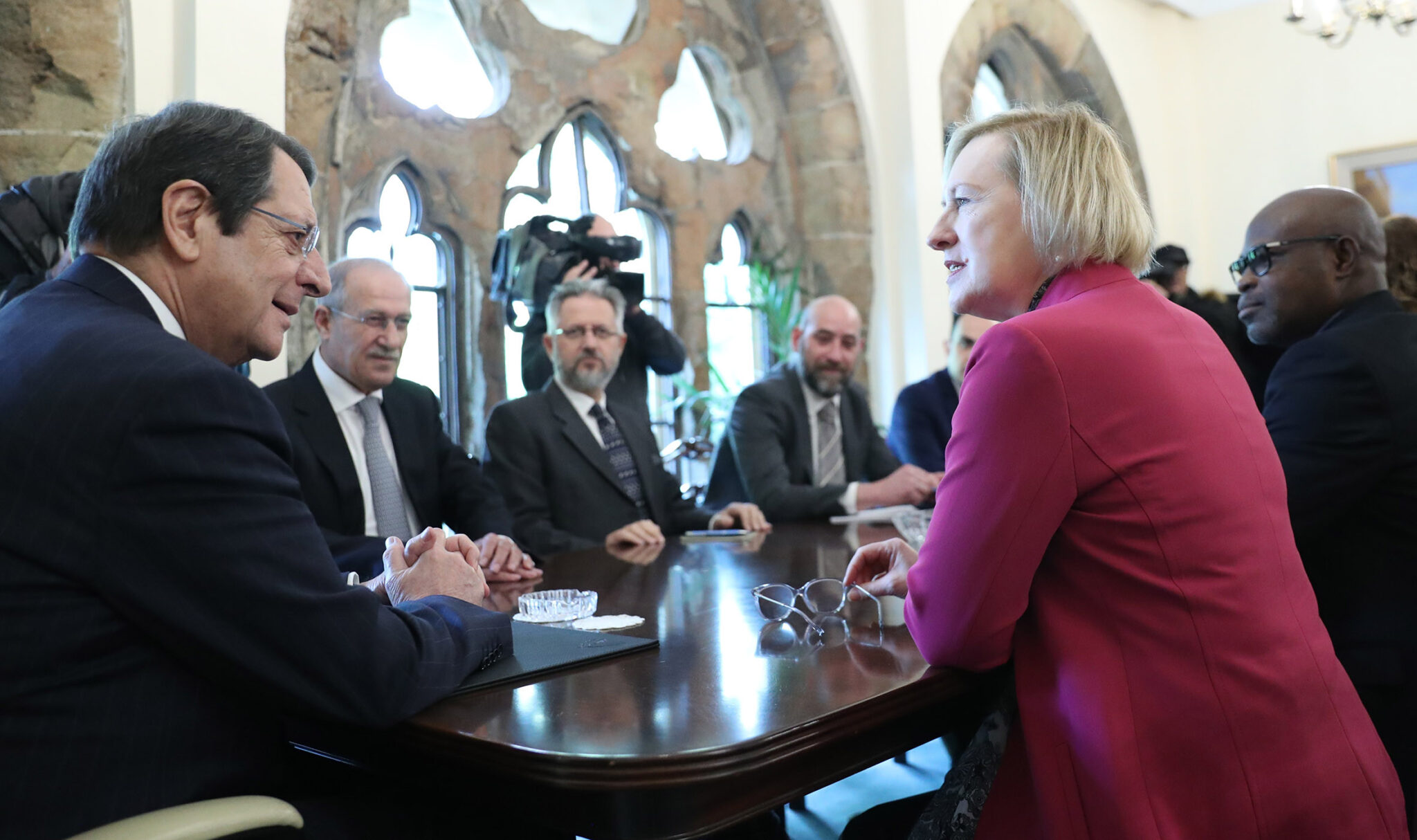 Έξω φρενών με την Ελίζαμπεθ Σπέχαρ ο Πρόεδρος Αναστασιάδης