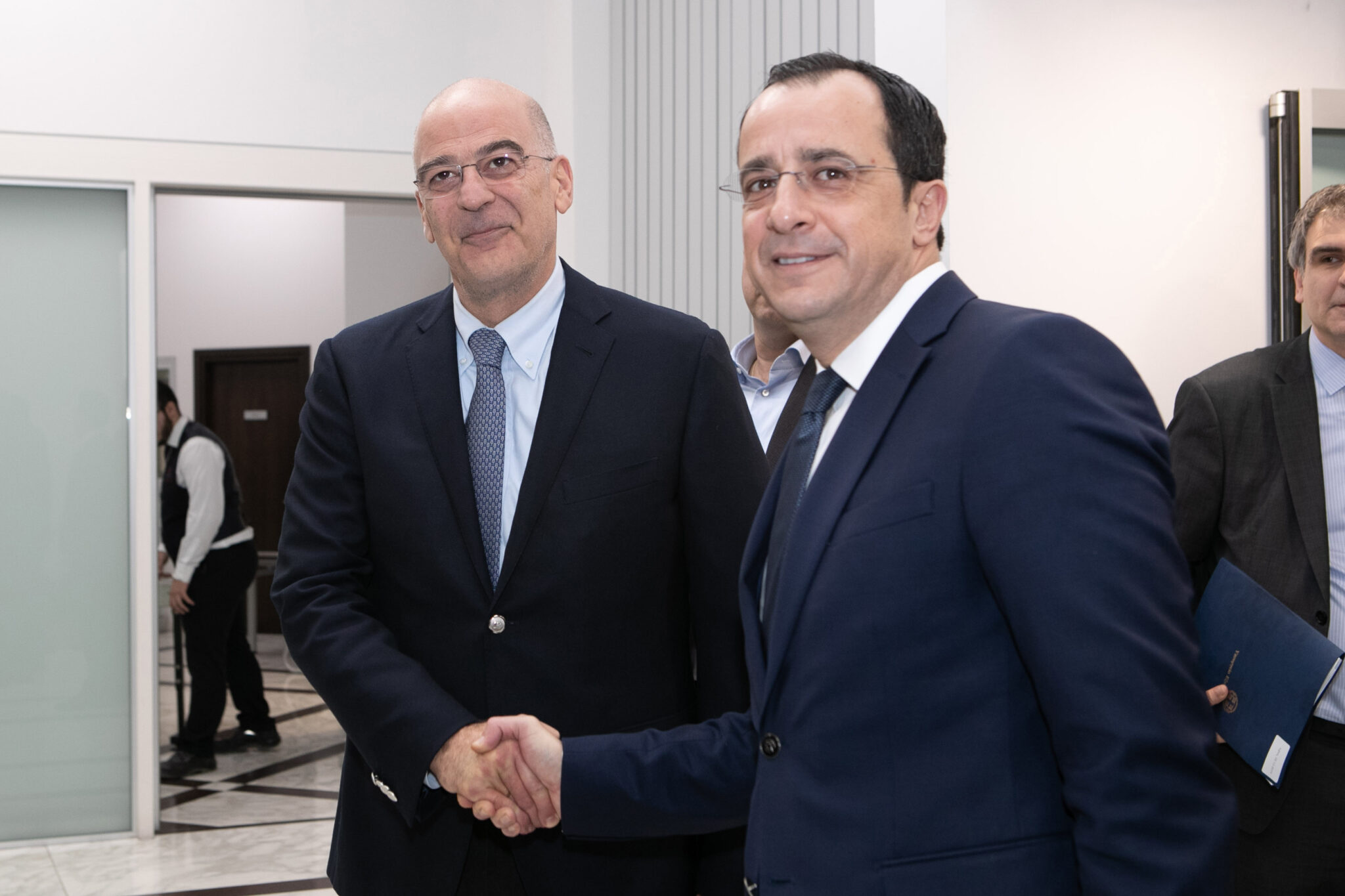 Συντονισμός Χριστοδουλίδη – Δένδια για αντιμετώπιση τουρκικής προκλητικότητας