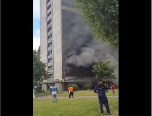 ΒΙΝΤΕΟ: Πυρκαγιά ξέσπασε σε συγκρότημα πολυκατοικιών στο Λονδίνο