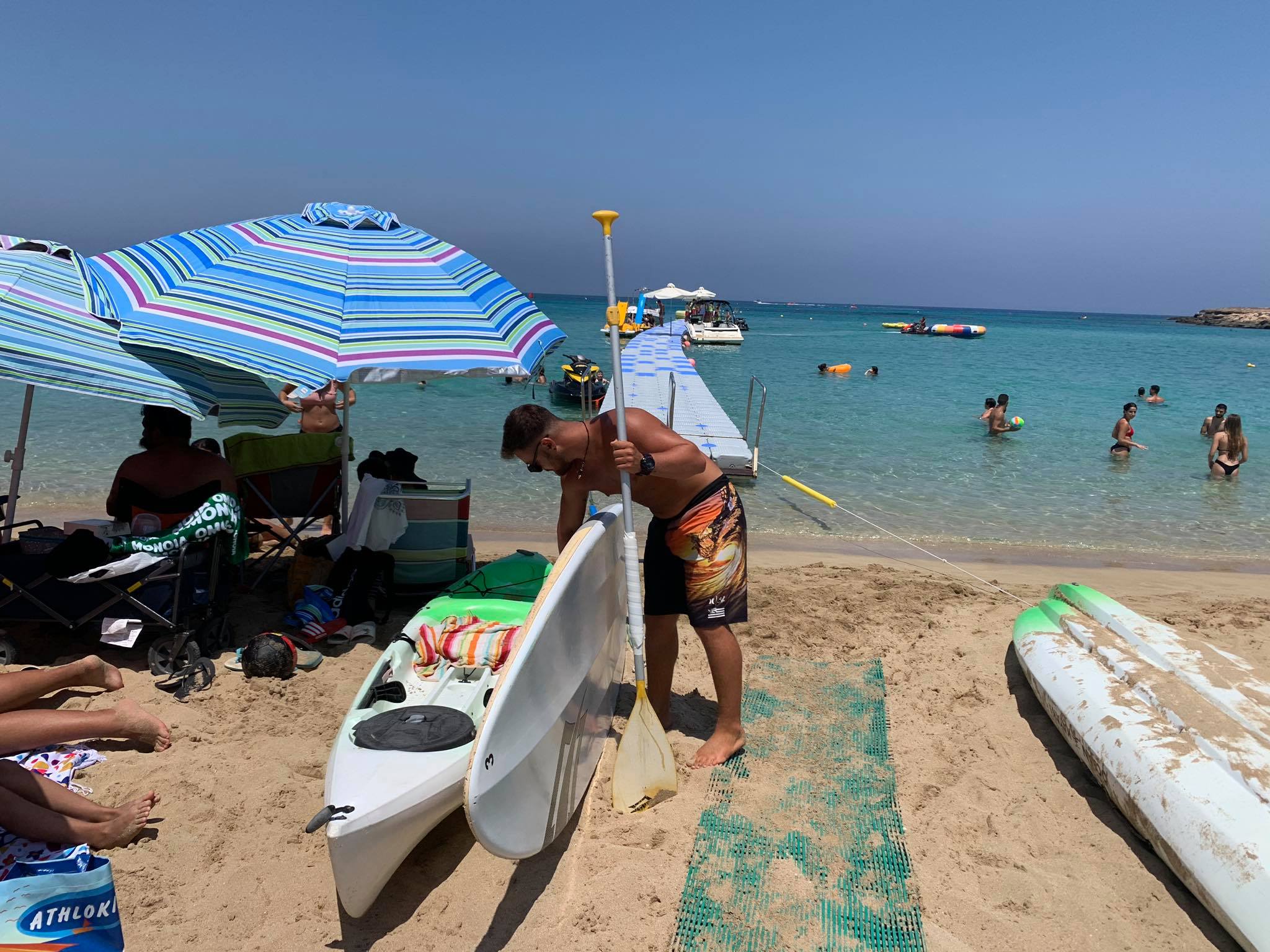 Τάση στις Κυπριακές παραλίες το διασκεδαστικό SUP (BINTEO)