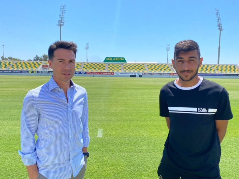 Επαγγελματικό συμβόλαιο σε Γιώργο Θωμά