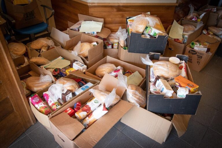 Φαγητό, προμήθειες και είδη πρώτης ανάγκης από τις ΒΒ σε 100 οικογένειες