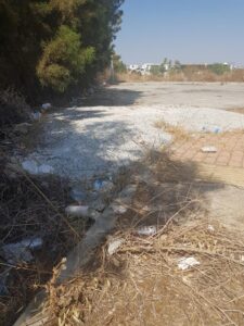 Ήθελε να ξεφορτωθεί το μπετόν και το έριξε σε πεζοδρόμιο (ΒΙΝΤΕΟ&ΦΩΤΟ)