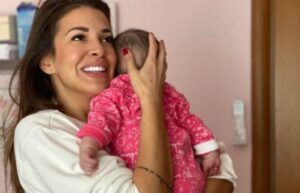 Συγκινεί η Ελένη Χατζίδου με τον θάνατο του θείου της πριν βγει στην εκπομπή